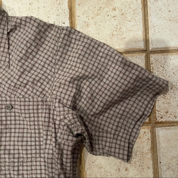 Mountain Hardware casual button-up shirt - Picture 5 of 6